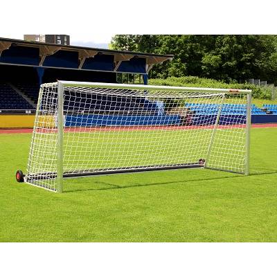 Sport-Thieme Großfeld-Fußballtor "Safety", vollverschweißt mit PlayersProtect Bodenrahmen und Netzbefestigung SimplyFix