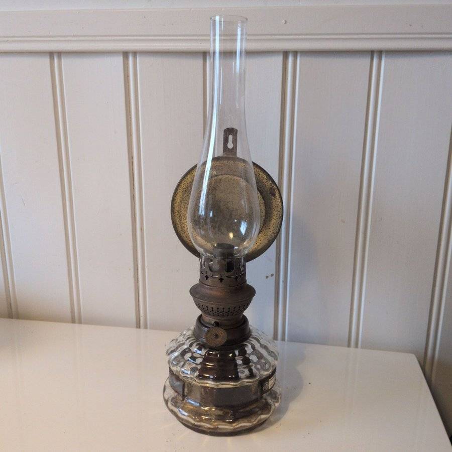Äldre Oljelampa/fotogenlampa retro från karlskrona lampfabrik. Antik. 1
