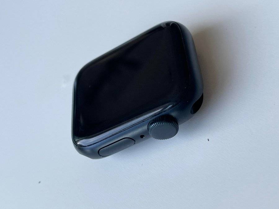 Apple Watch SE2 (40mm) Midnight Blue. Med tillbehör.
