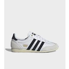 Japan W Cloud White/Core Black