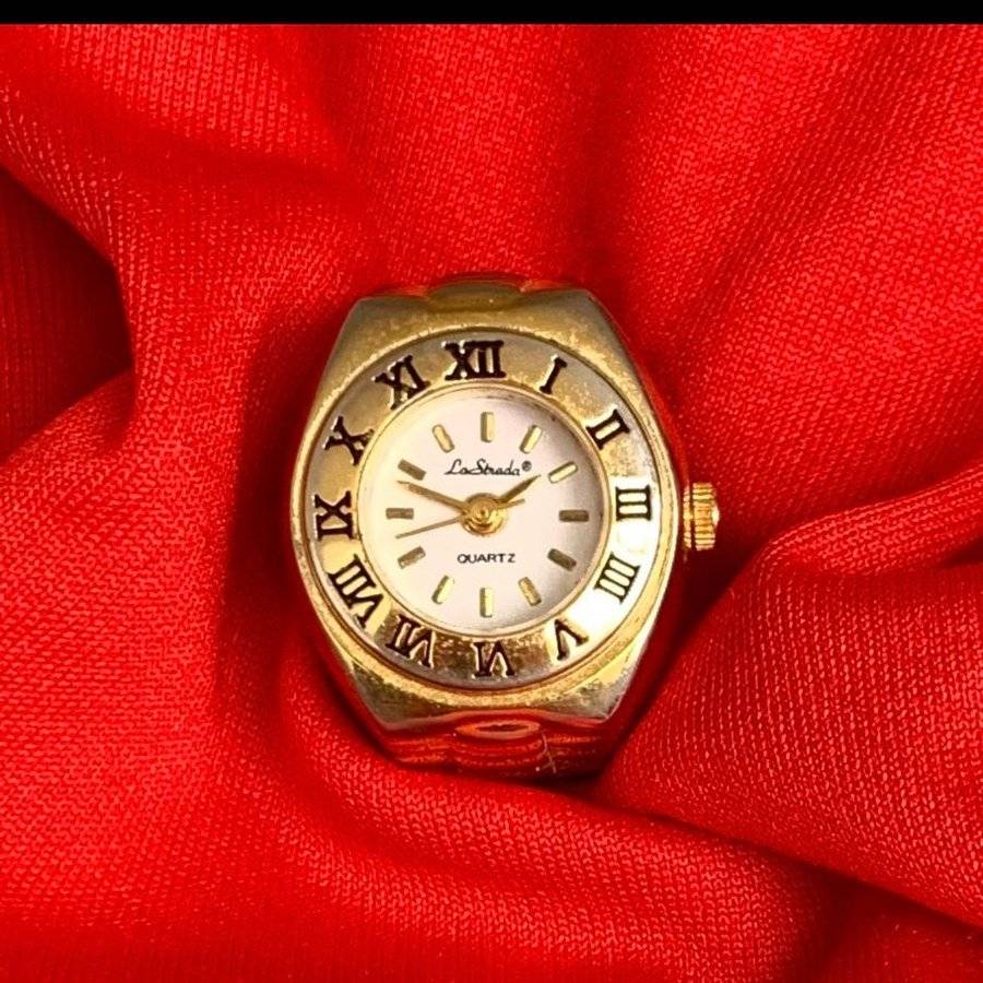 Vintage klockring La Strada Quartz urverk guldfärgad BRA SKICK ovanlig