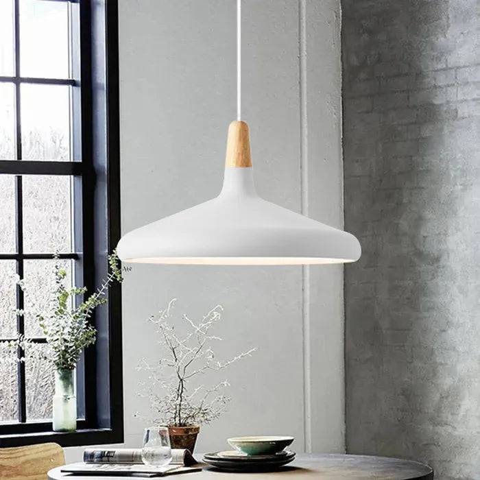 Chic Macaron Taklampa - Lekfull Elegans för Alla Interiörer - Vit / D18cm x H27cm