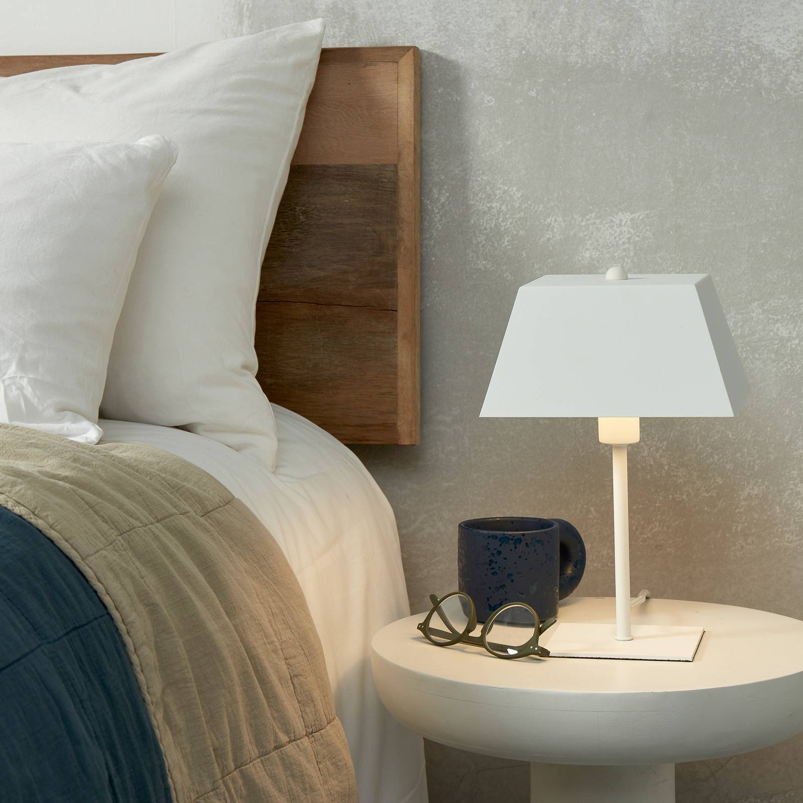 IT´S ABOUT ROMI Bordslampa Perth, Vitt / opal, Hall, Metall, Modern, Bordslampa