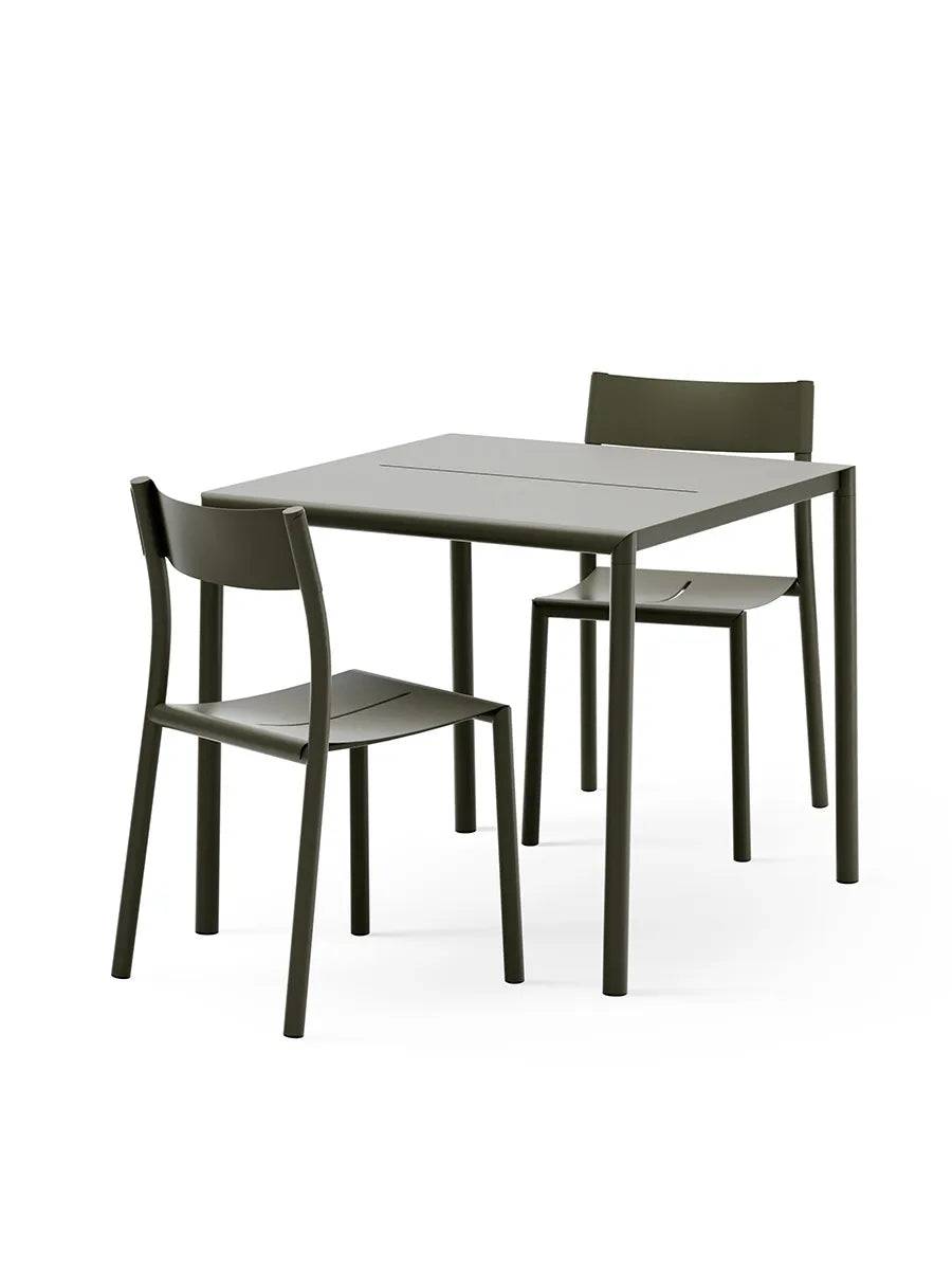 May havesæt, 2 stole og bord 85x85 i dark green fra New Works - Jacobsen Plus