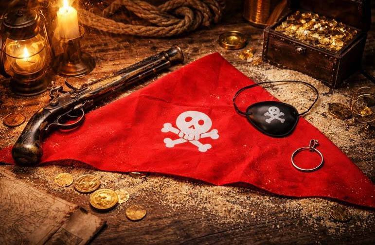 Pirat Sæt – Bandana, Pistol, Øjenklap og Ørering.
