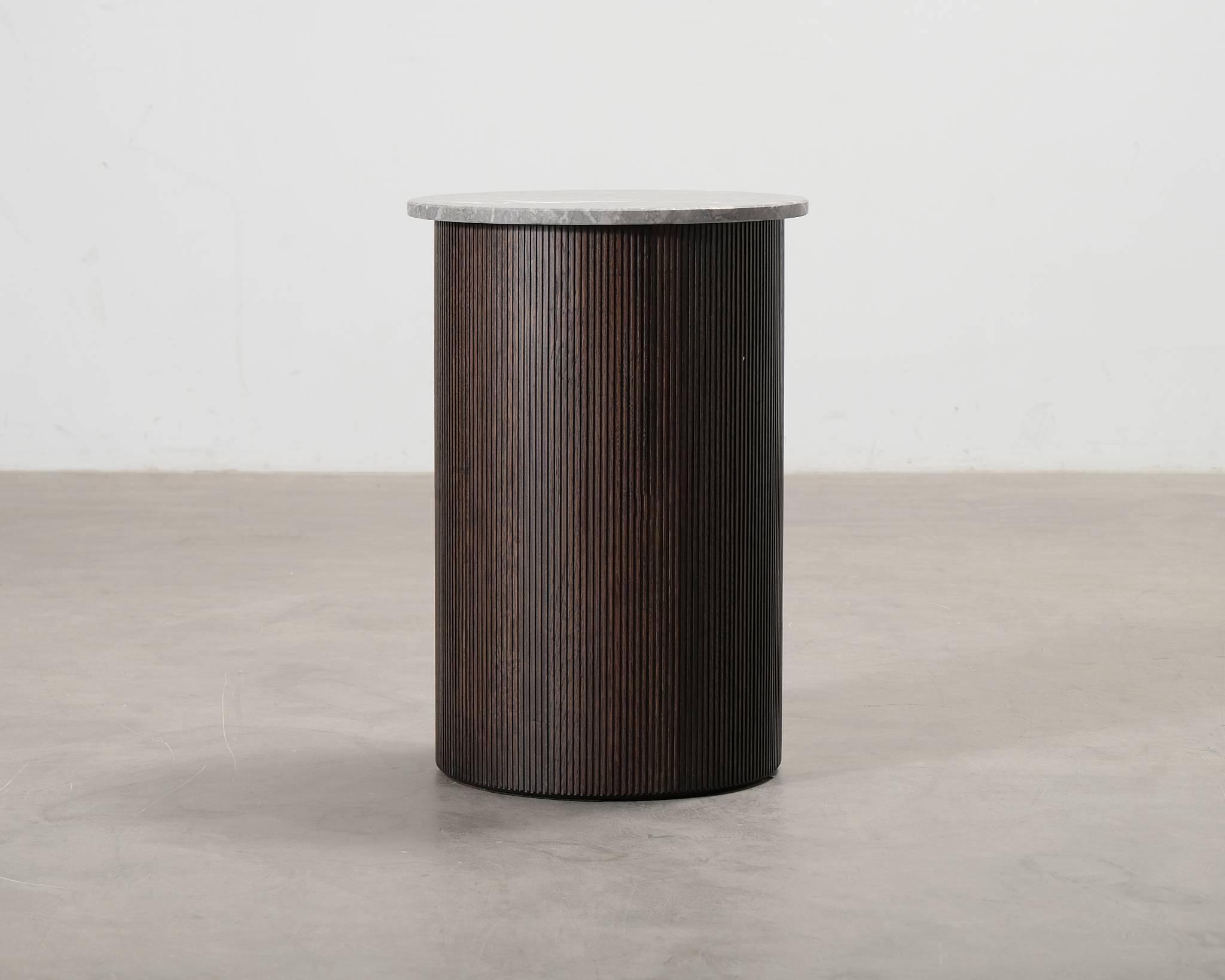 Sidobord ø 50 cm mörk ek / grå marmor.