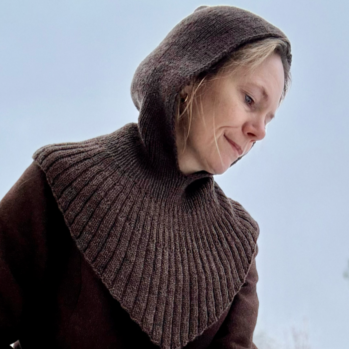 P&G Hoodie halsedisse strikkekit - Mocca / Nej tak