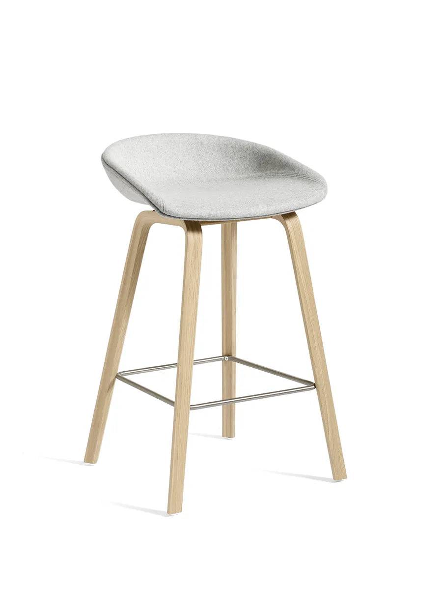 About a Stool AAS33 fra Hay Høj - B 50 x D 46 x H 74-85 cm / Sense læder / Lakeret eg - Jacobsen Plus