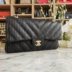 Chanel 18C Medium Classic, Pleated Calfskin, Sort