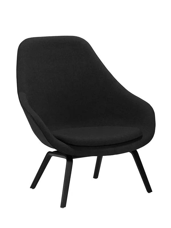 About a Lounge Chair high AAL93 fra Hay Linara / Sortbejdset eg - Jacobsen Plus