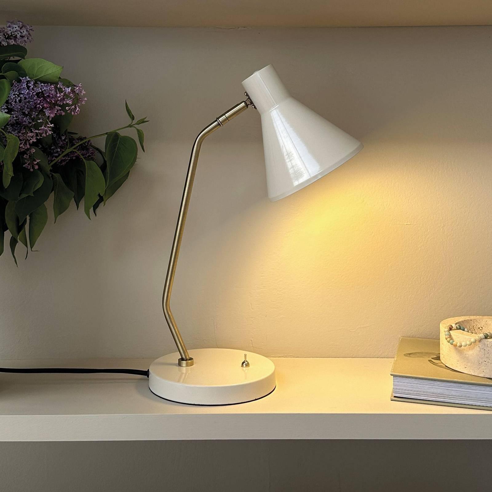Dyberg Larsen Design bordslampa Sleep, Vitt / opal, Vardagsrum / matsal, Metall, Design, Bordslampa