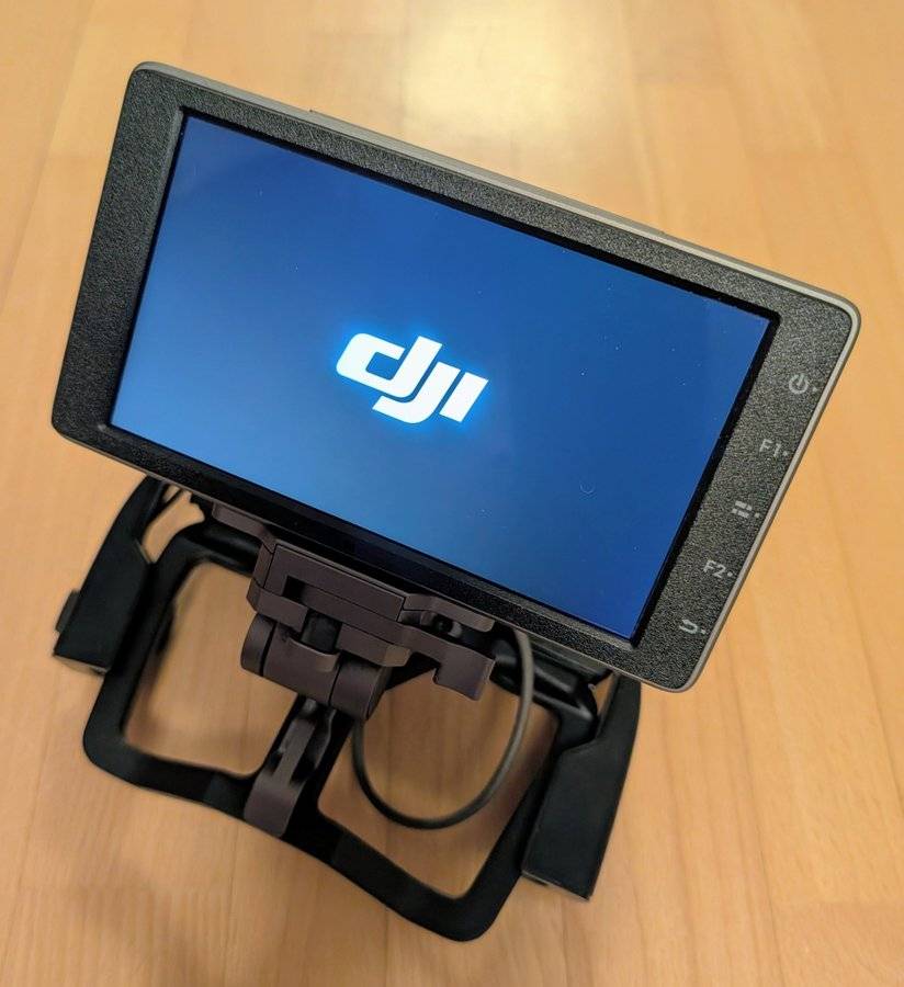 DJI CrystalSky 5.5" High Brightness drönarmonitor och tillbehör