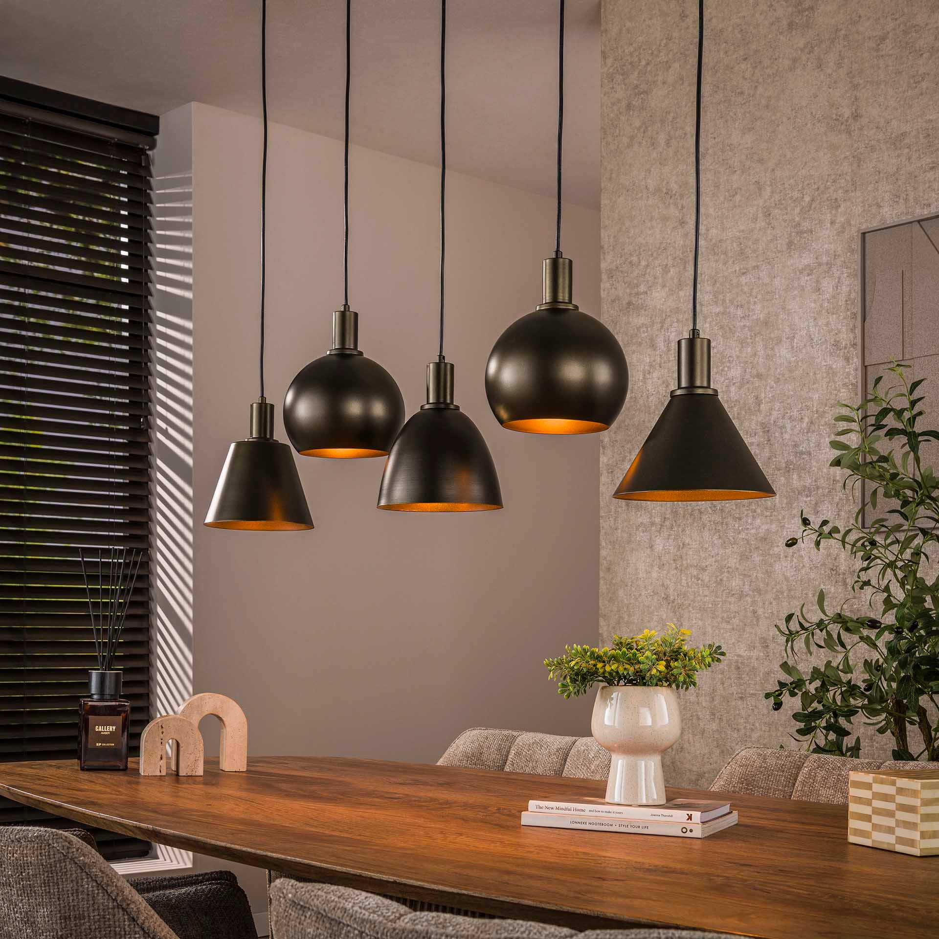 Itica - Loftlampe med fem forskellig formede lampeskærme i Sienna brun metal Levering med pære(r)
