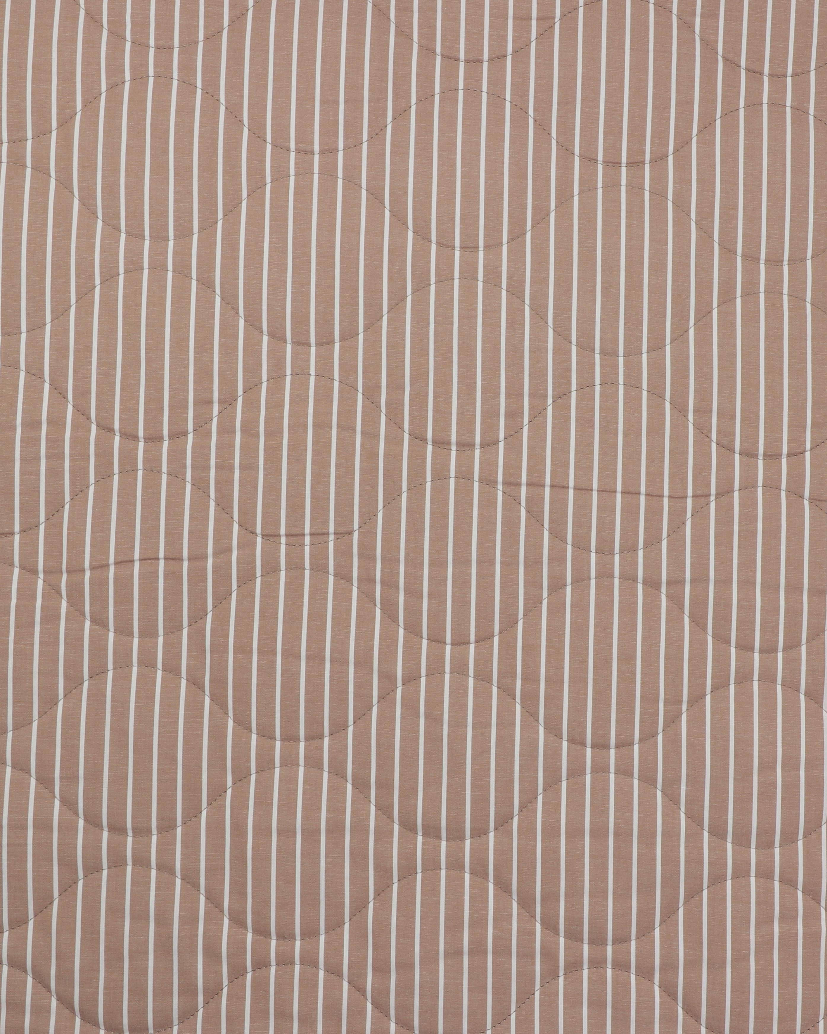 Lysebrun med hvide striber - tosidet, vatteret og quiltet - 50% Bomuld, 50% Polyester