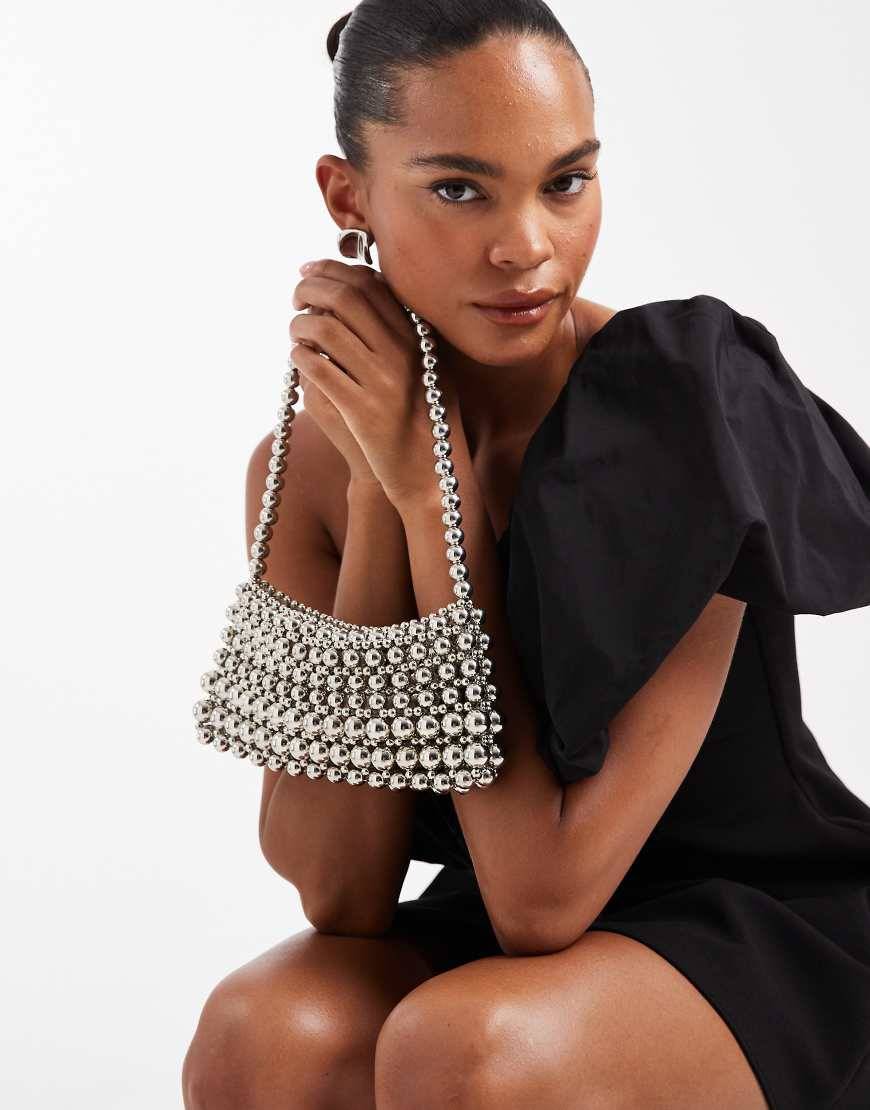ASOS DESIGN – Silverfärgad, pärlad kuvertväska i metall