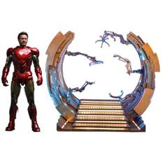 Marvel's The Avengers Movie Masterpiece Diecast Action Figure 1/6 Iron Man Mark VI (2.0) with Suit-Up Gantry 32 cm