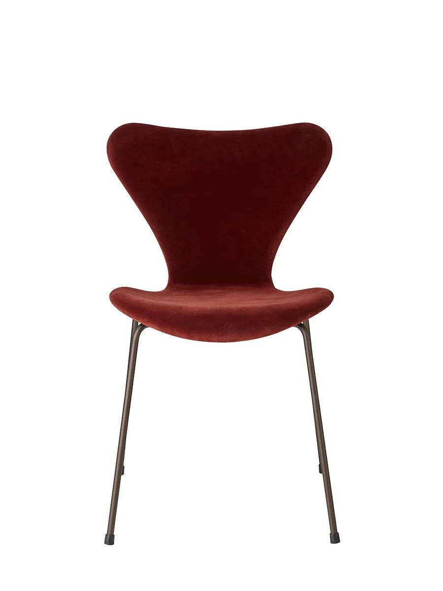 3107 Stol, fuldpolstret velour af Arne Jacobsen Autumn red - Jacobsen Plus