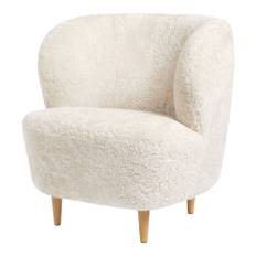 Gubi - Stay Lounge Chair Sheepskin Off White/Oak - Fåtöljer - Space Copenhagen - Vit - Läder/Metall/Trä