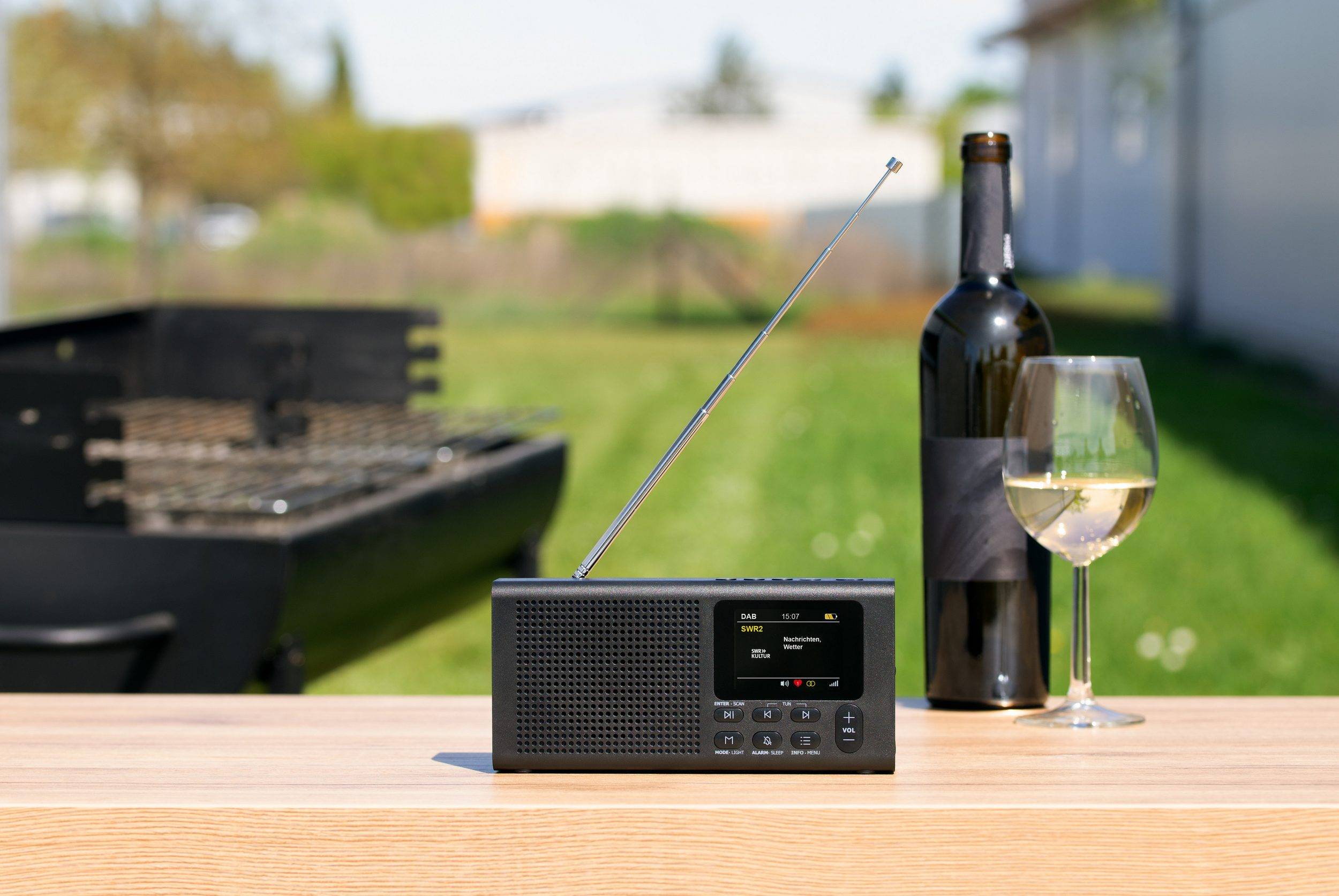Dynavox DBT 200 Reseradio (Nät eller Batteridriven)