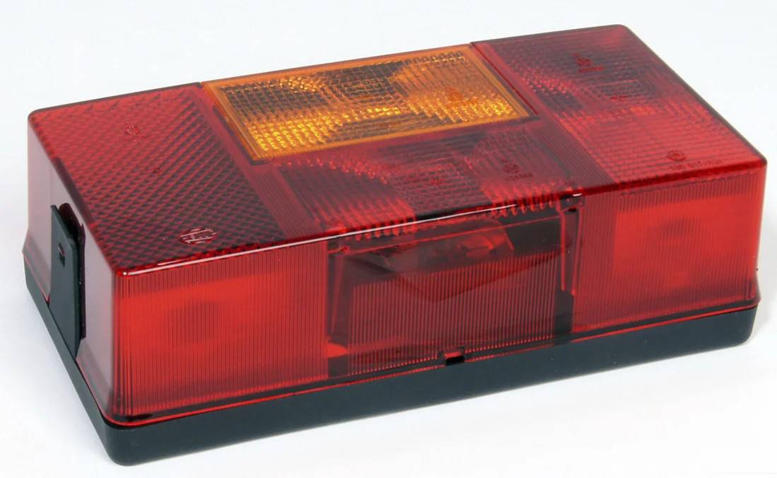 Baklykta SBBL NES 90 RE höger för vertikal montering (LYKTA BAK 2SD 006 040 161 210x108mm HELLA HÖGER)