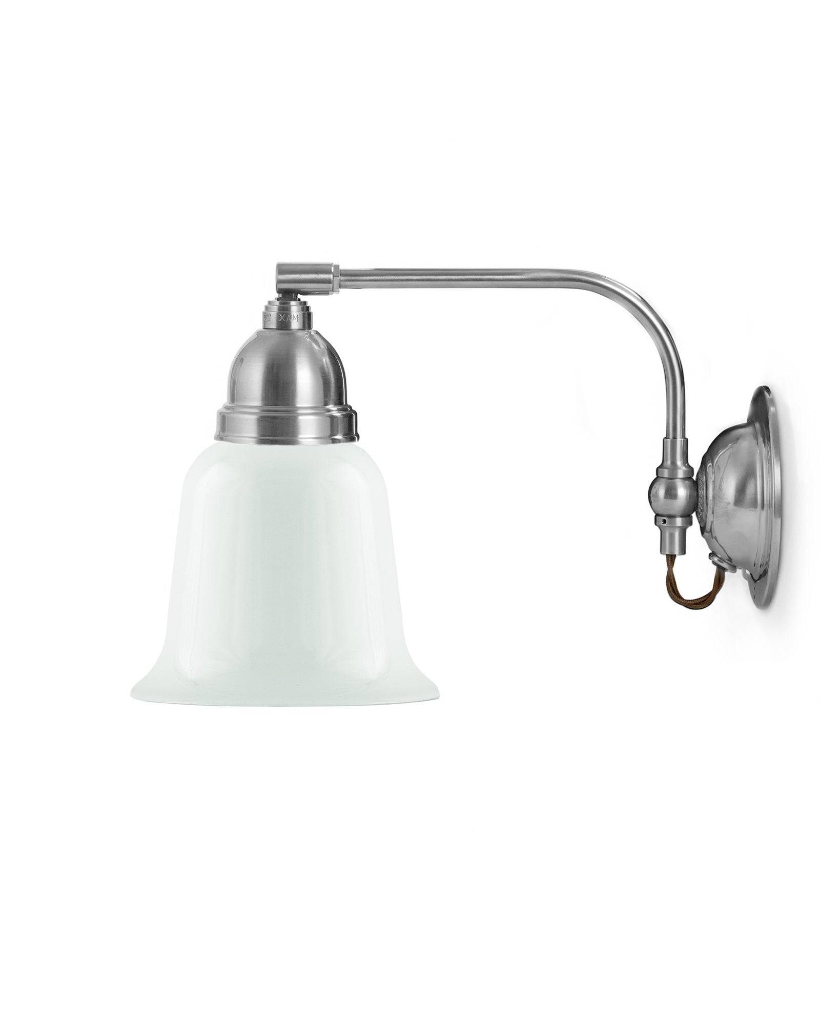 Vägglampa - Gripenberg nickel, opalvit klocka, brun