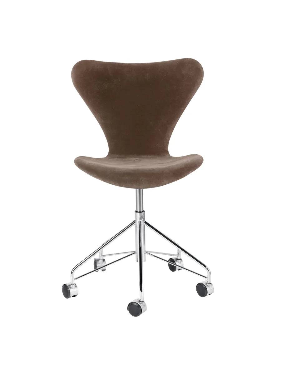 3117 Serie 7 Kontorstol af Arne Jacobsen Fuldpolstret / Belfast (velour) / Grey brown - Jacobsen Plus