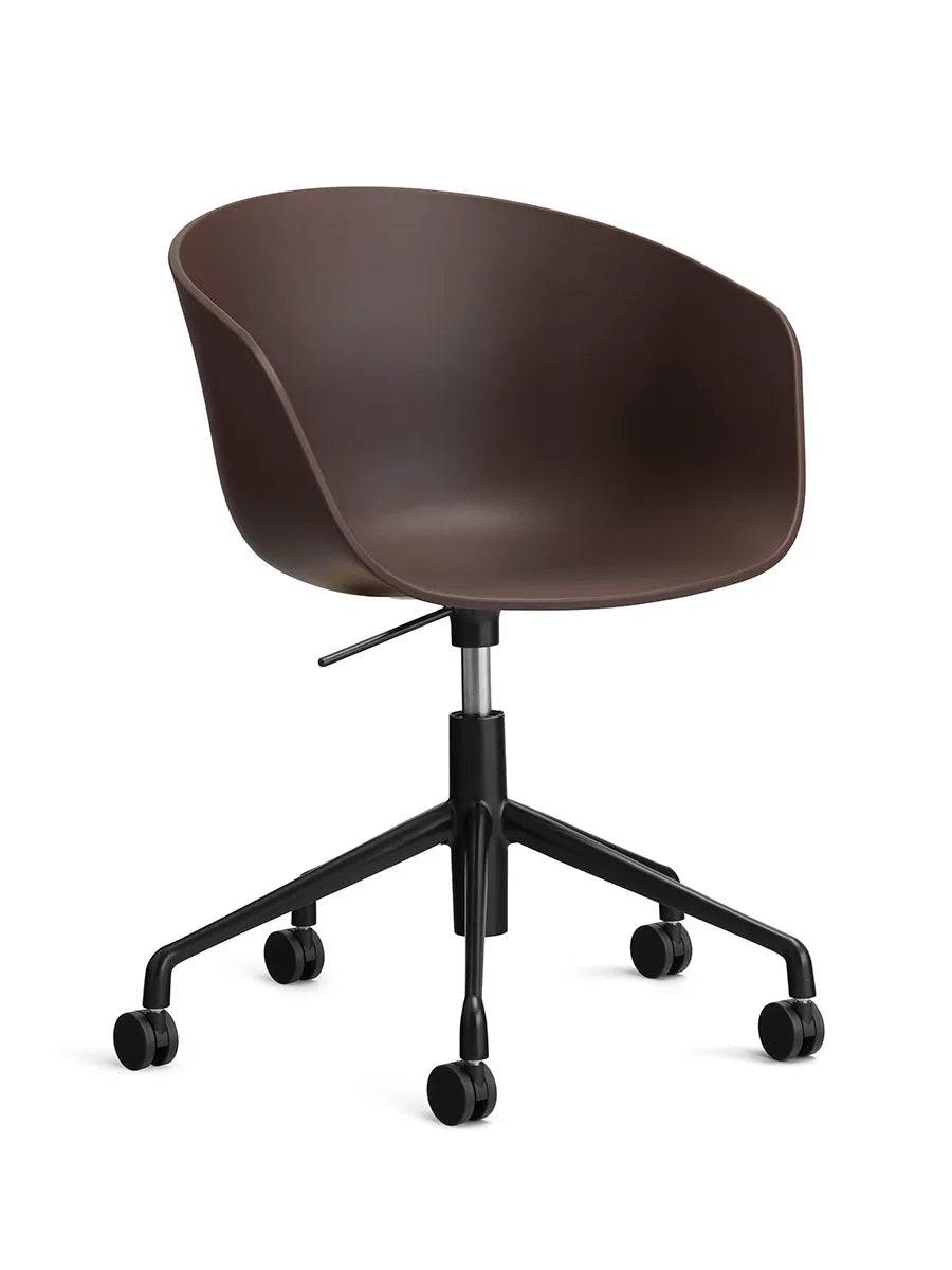 About a Chair AAC52 fra Hay Raisin / Sort pulverlakeret aluminum - Jacobsen Plus