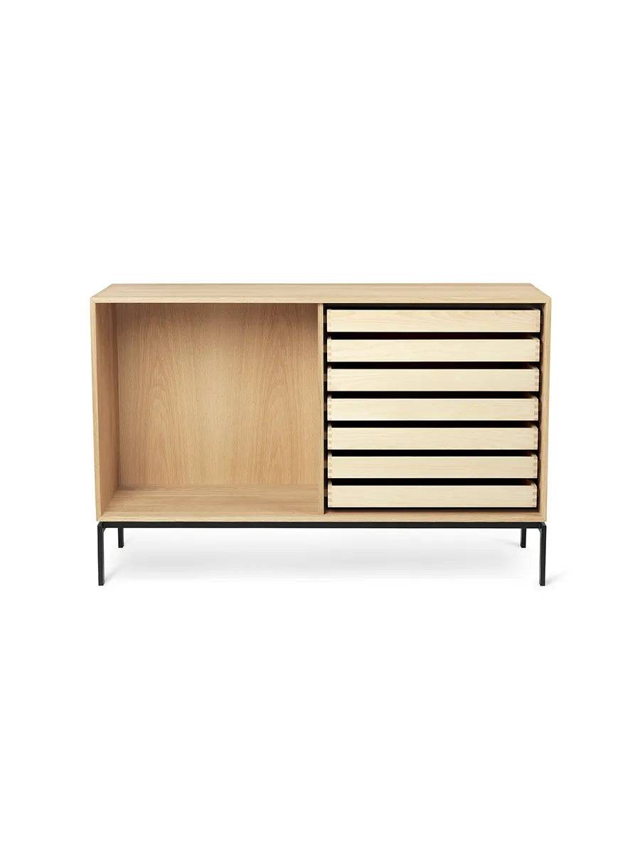 FK63 Reol med ben og bakker fra Carl Hansen & Søn Dybde: 36 cm / Eg olie - Jacobsen Plus