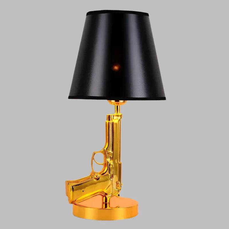 ArtDeLumière – Djärv Pistol Bordslampa - Guld / Kallt Ljus