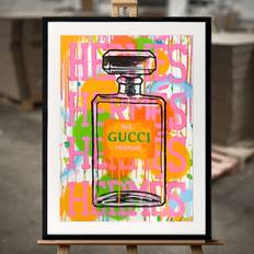 Inramad Tavla "Hergucci Perfume" - Fine Art Print i 50x70 cm
