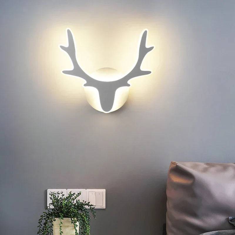 CreativeGlow Lampa – Unik Modern Sänglampa - Skiva Hjorthuvud Vit / Tre Färger Ljus
