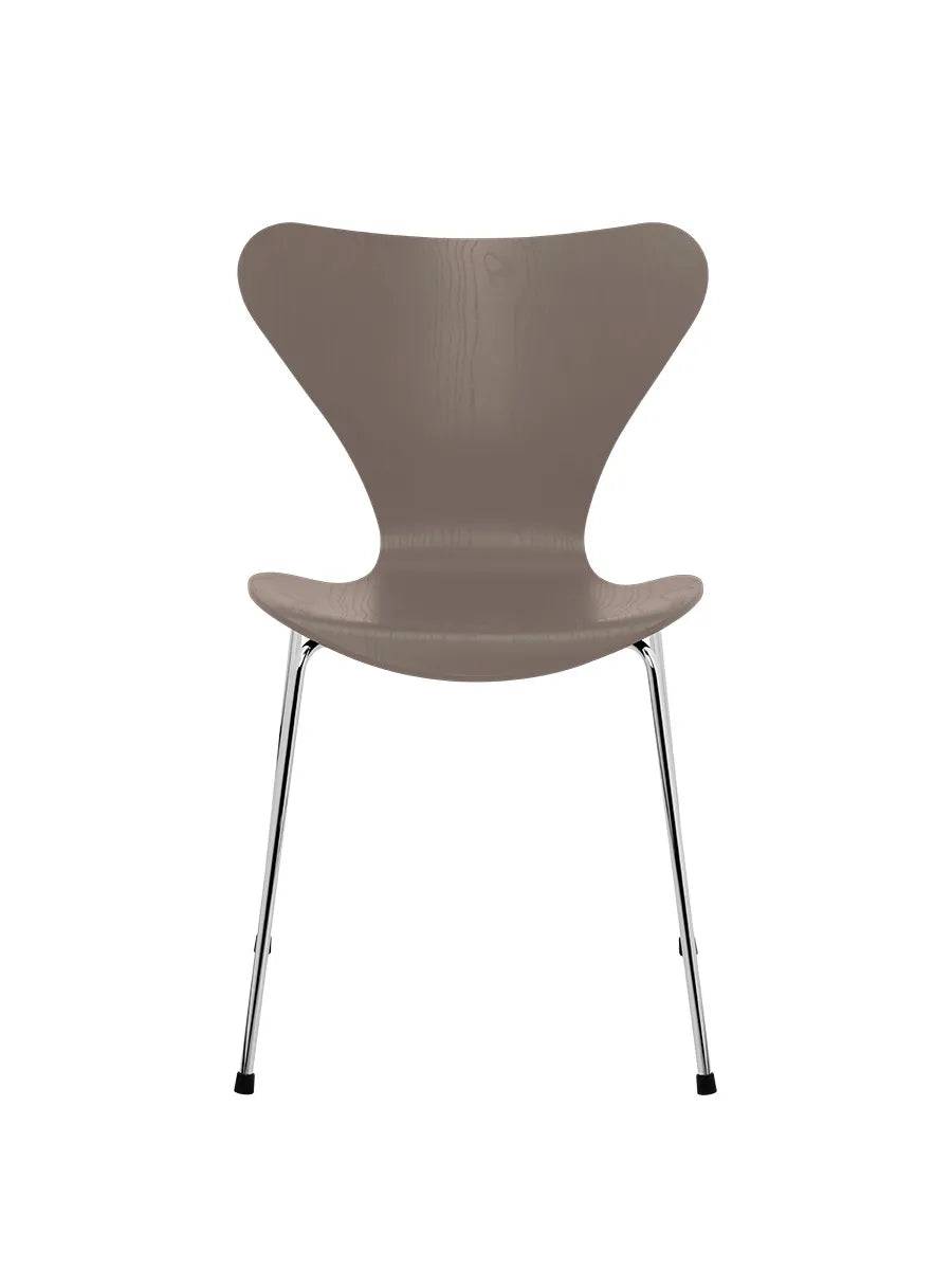 3107 Serie 7 stol i farvet ask af Arne Jacobsen Deep Clay / Krom - Jacobsen Plus