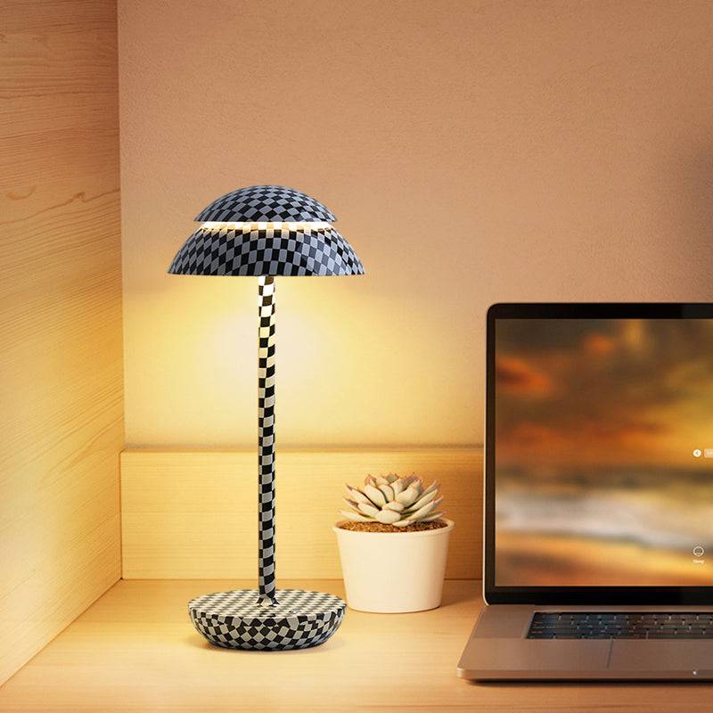 Aurelia Noire - Uppladdningsbar Trådlös Bordslampa med Inbyggd LED-belysning och Batteri - Svart-vit rutmönster