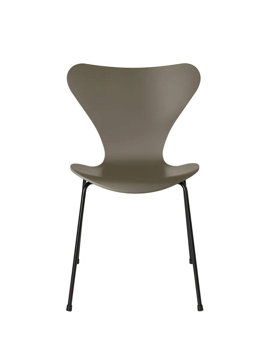 3107 Serie 7 stol lakeret af Arne Jacobsen Olive Green / Sort - Jacobsen Plus