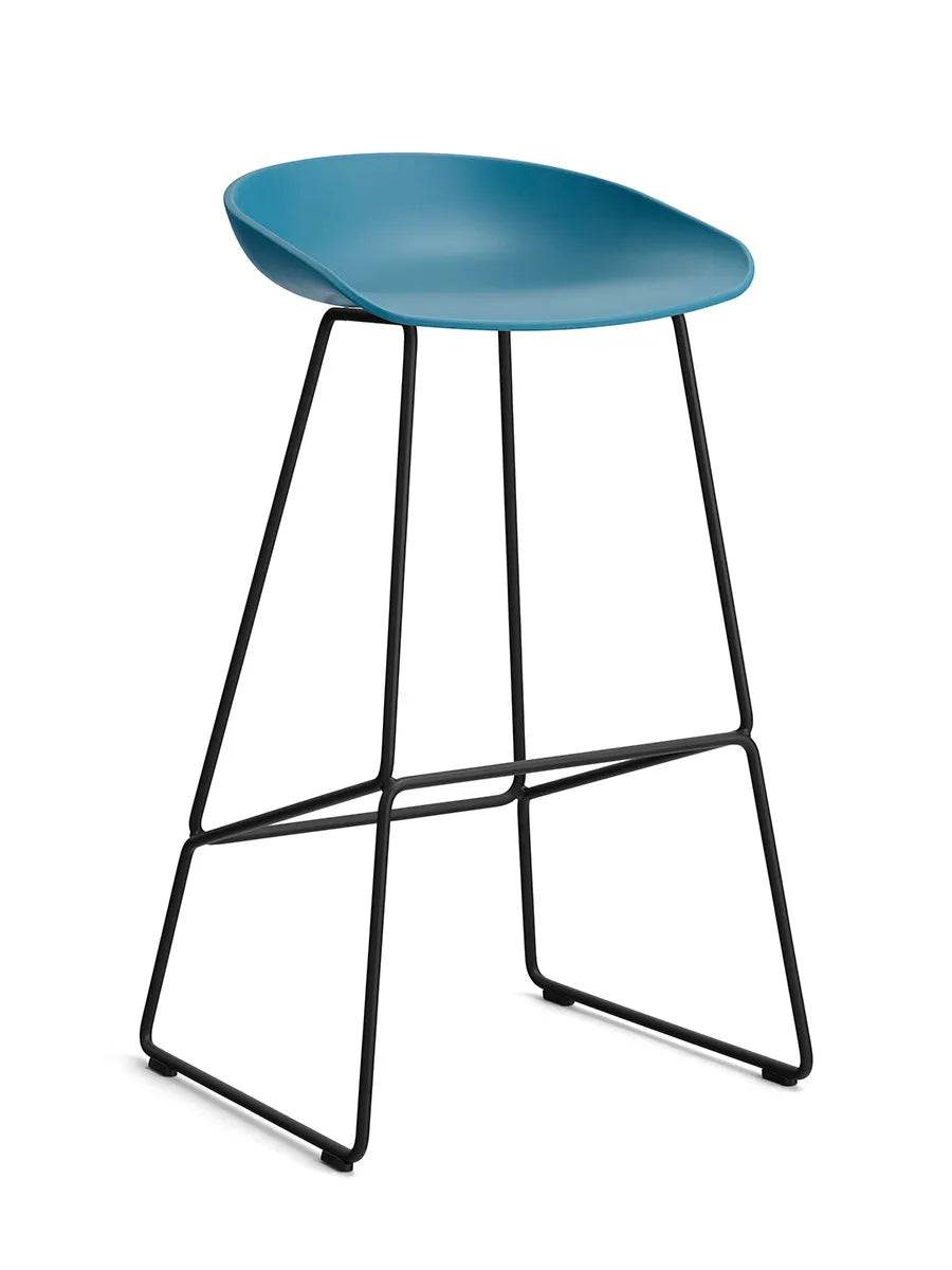 About a Stool AAS38 fra Hay Høj - B 50 x D 48 x H 75-86 cm / Azure Blue / Sort pulverlakeret stål - Jacobsen Plus