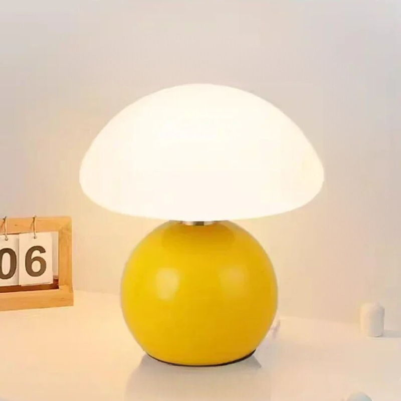 Elegant Kräm Bordslampa – Stämningsfull Belysning för Hemmet - Gul