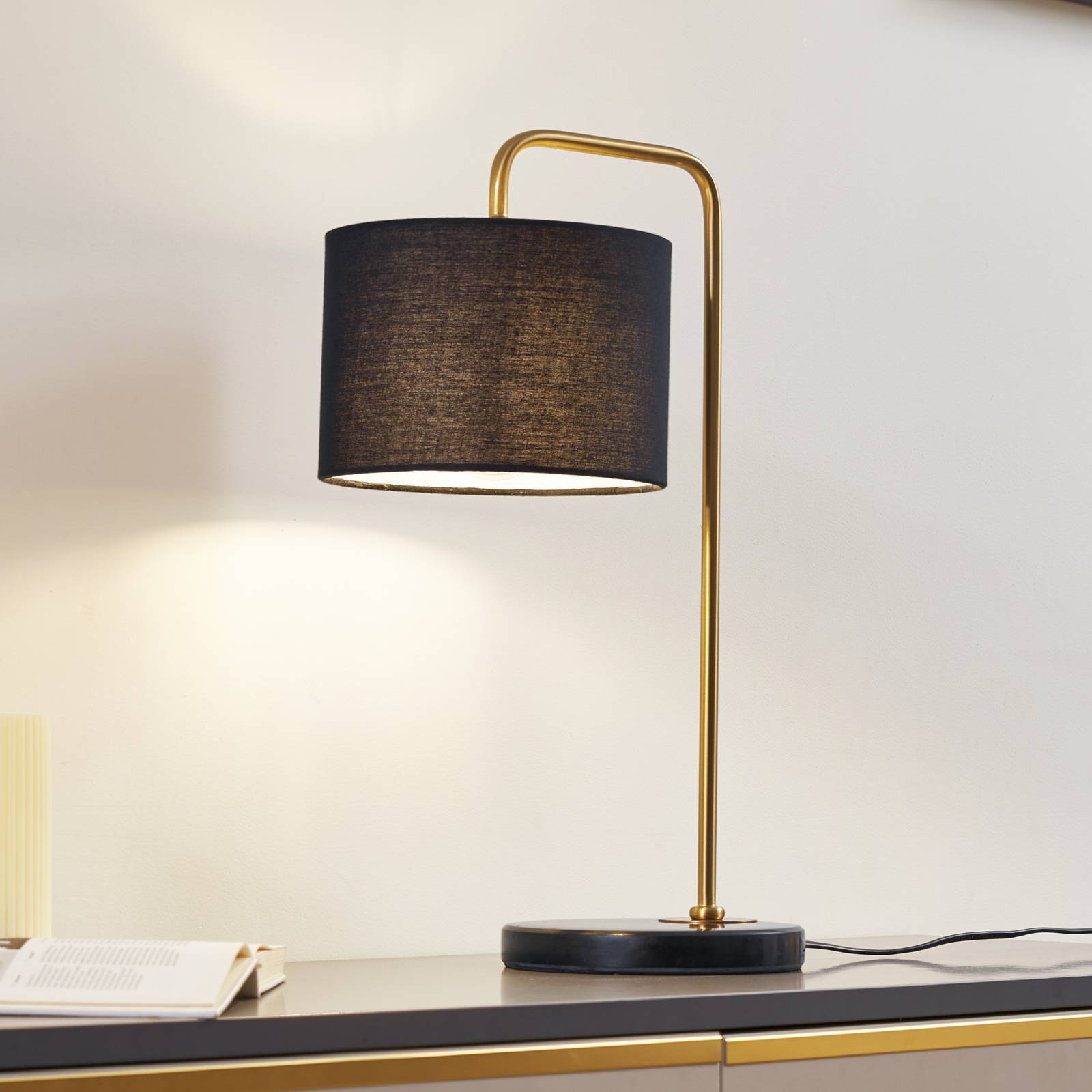Bordslampa Hillary Lindby, Svart, Vardagsrum / matsal, Textil / tyger / siden, Skandinavisk, Bordslampa