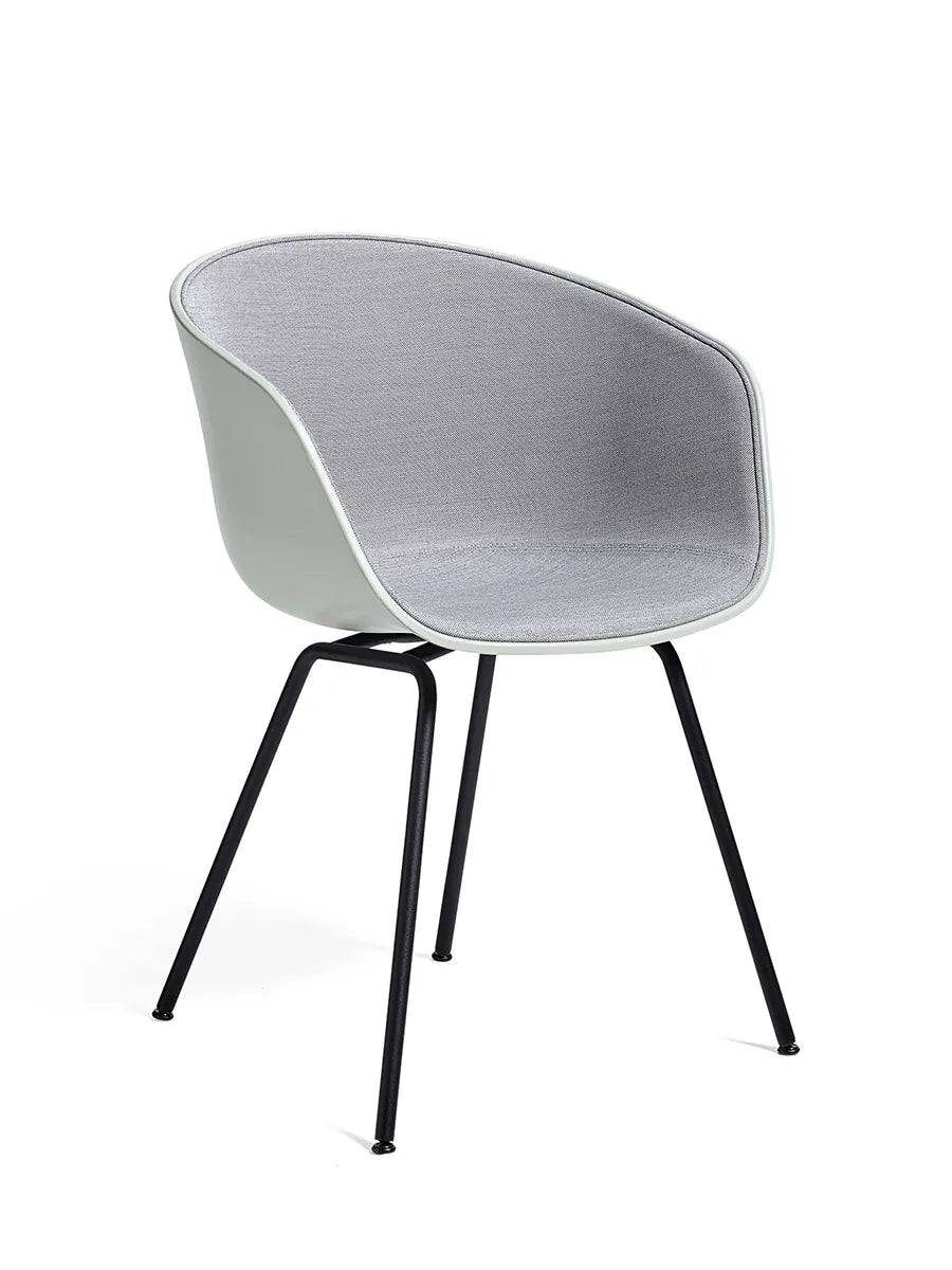 About a Chair AAC26 forsidepolstret fra Hay Grey / Linara / Sort pulverlakeret stål - Jacobsen Plus