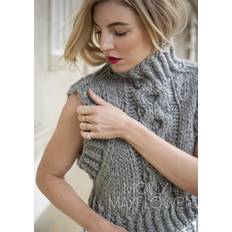 Alva Vesten - Molly by Mayflower DOWNLOAD OPSKRIFTEN HER Vest strikket iMayflower Molly. Vælg garn herunder. Pinde og tilbehør lægges i kurven separat. Se heleMolly by Mayflowerkollektionen her. .
