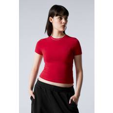 SLIM FITTED T-SHIRT