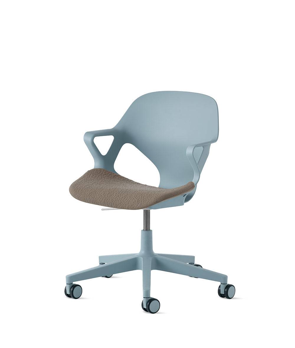 Zeph-stoel vaste armleuningenGlacier in Zitkussen/Cocoa by Herman Miller