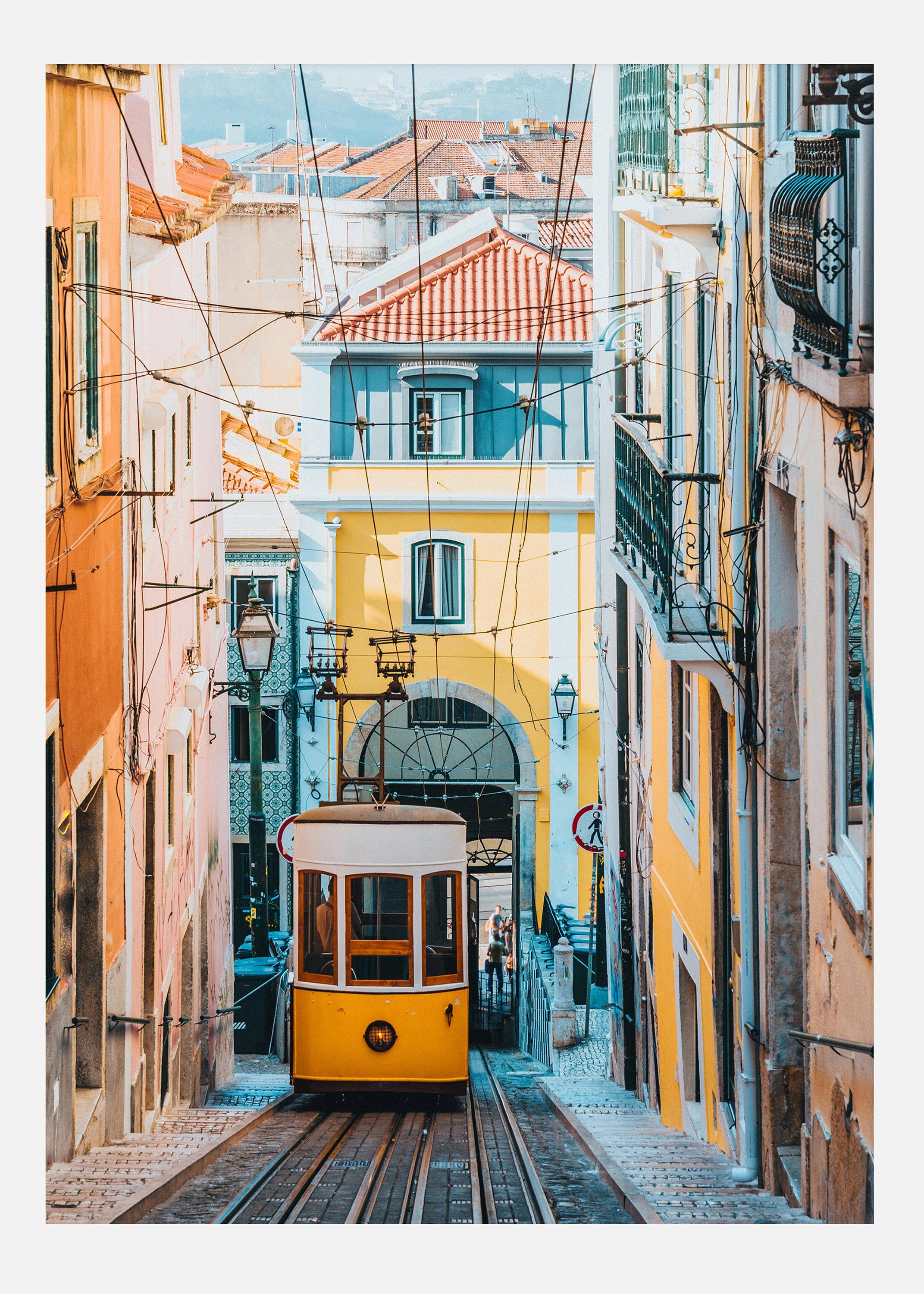 Trolley Car In City Canvastavla (100x140 cm)