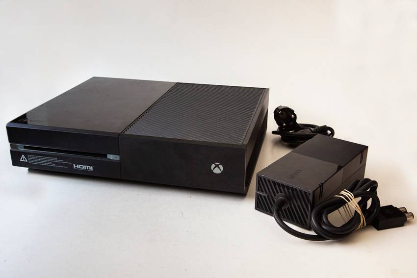 Xbox One inkl kabler 500 GB(konsol) – se beskrivelse