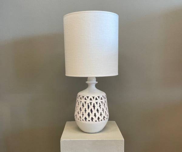 Manipura Living Calada bordlampe - 23x24 - hvid keramik.