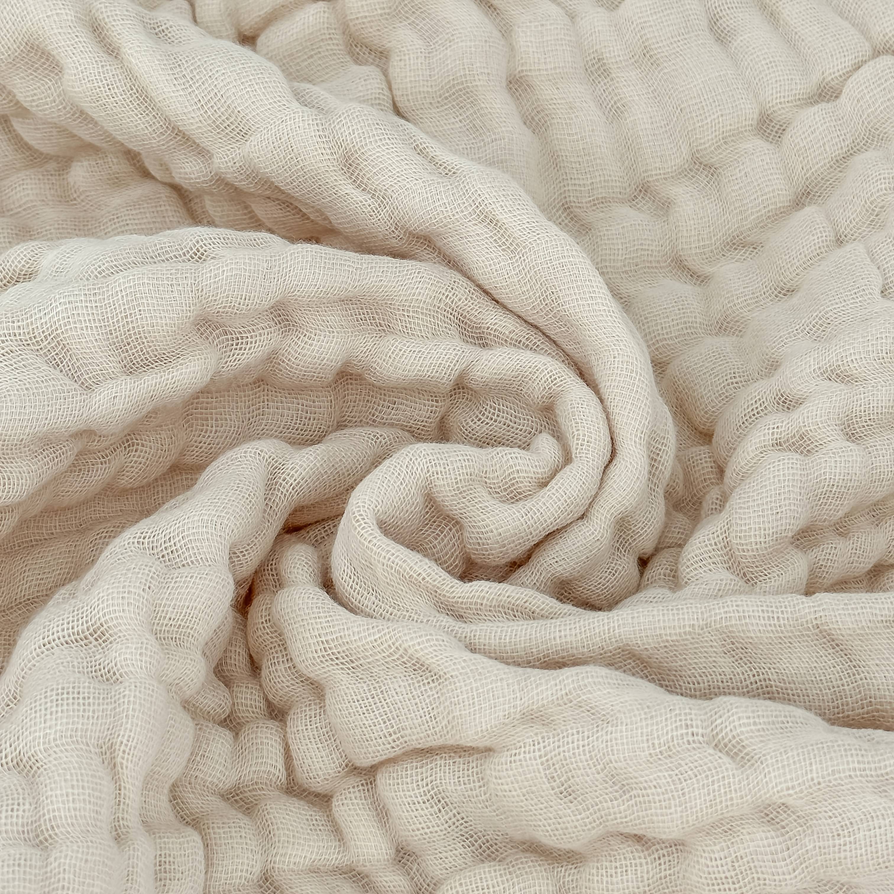 A 6-layer Gauze Cotton Blanket, Made Of 100% Cotton, Measuring 200*150cm. The Fabric Is Soft, Skin-friendly, And Gentle Without Irritation. In Colors, Used On A Sofa Or For A Nap On The Bed