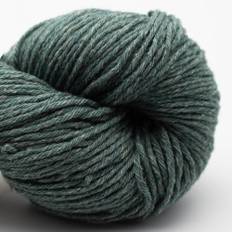 BC Garn Big Bio Balance GOTS 05 Blågran Indhold: 55% Uld, 45% bomuld Vægt/længde: 100 g = ca. 280 m Anbefalede pinde: 3½ - 4½ mm Strikkefasthed: 10 cm = 20 m Håndvask / Tørres fladt.