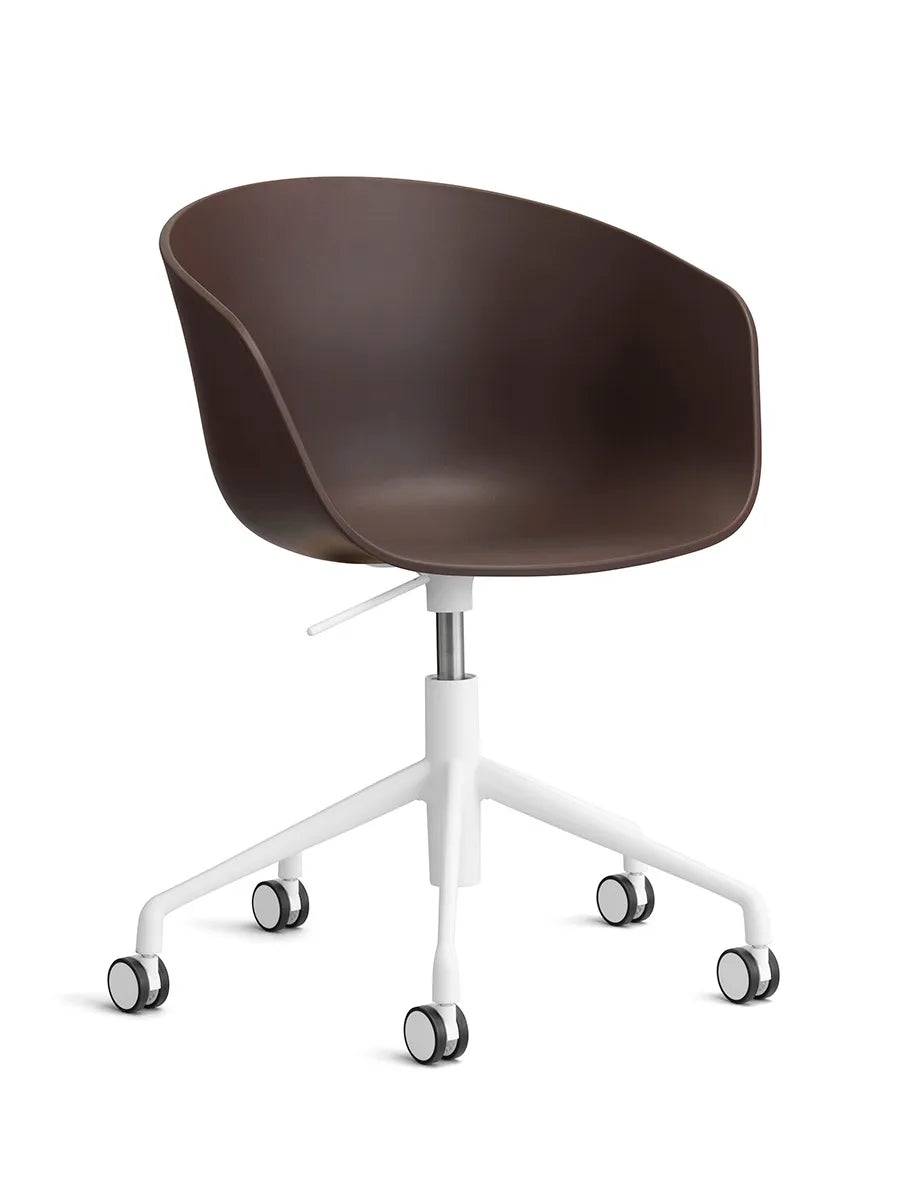 About a Chair AAC52 fra Hay Raisin / Hvid pulverlakeret aluminium - Jacobsen Plus