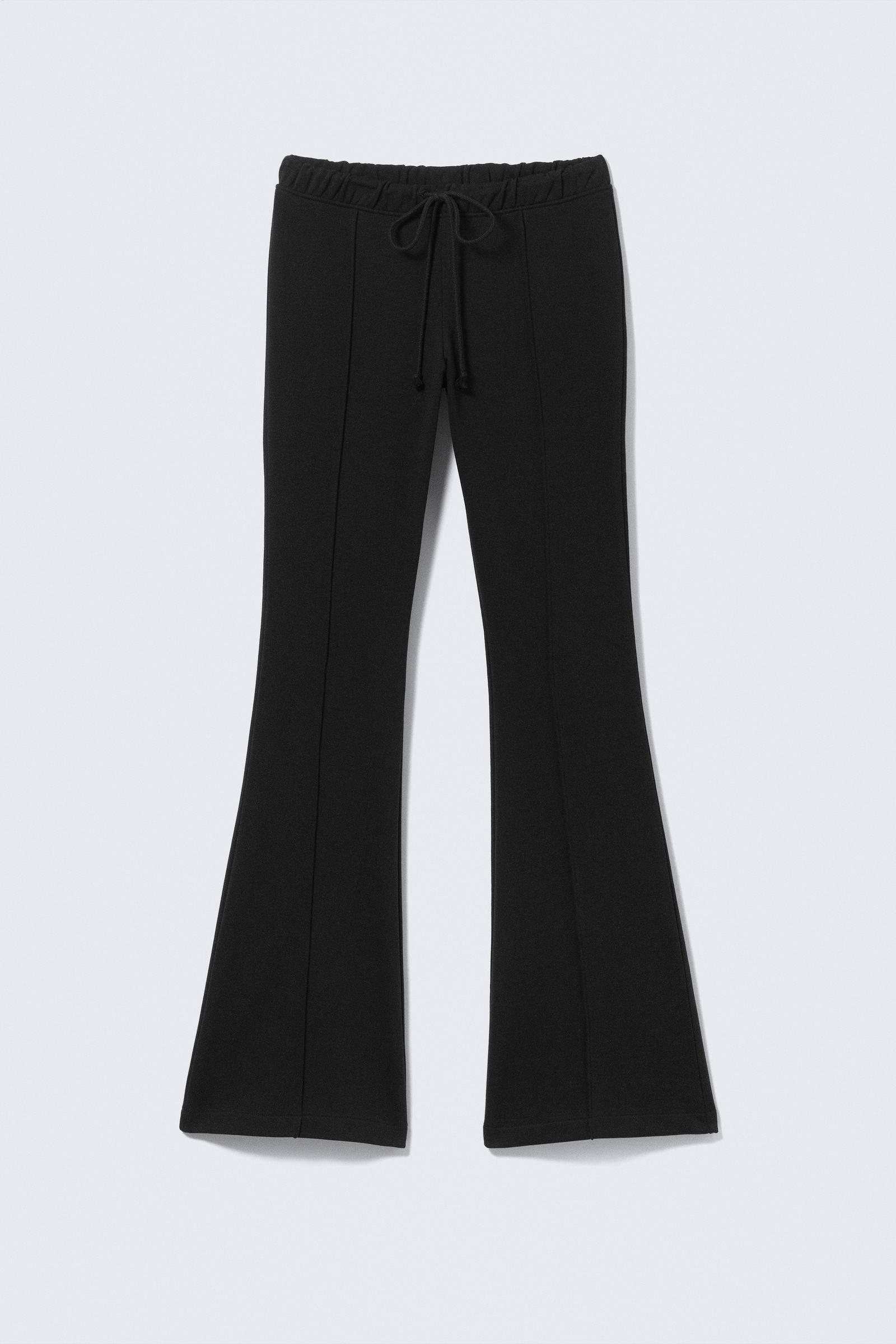 Sweatpants mit mittelhohem Bund, Schlag und Biesen