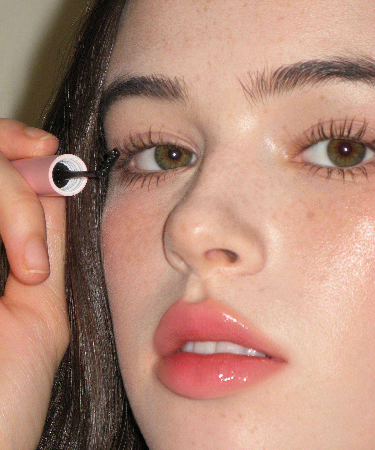 AOU All Day Mascara brown