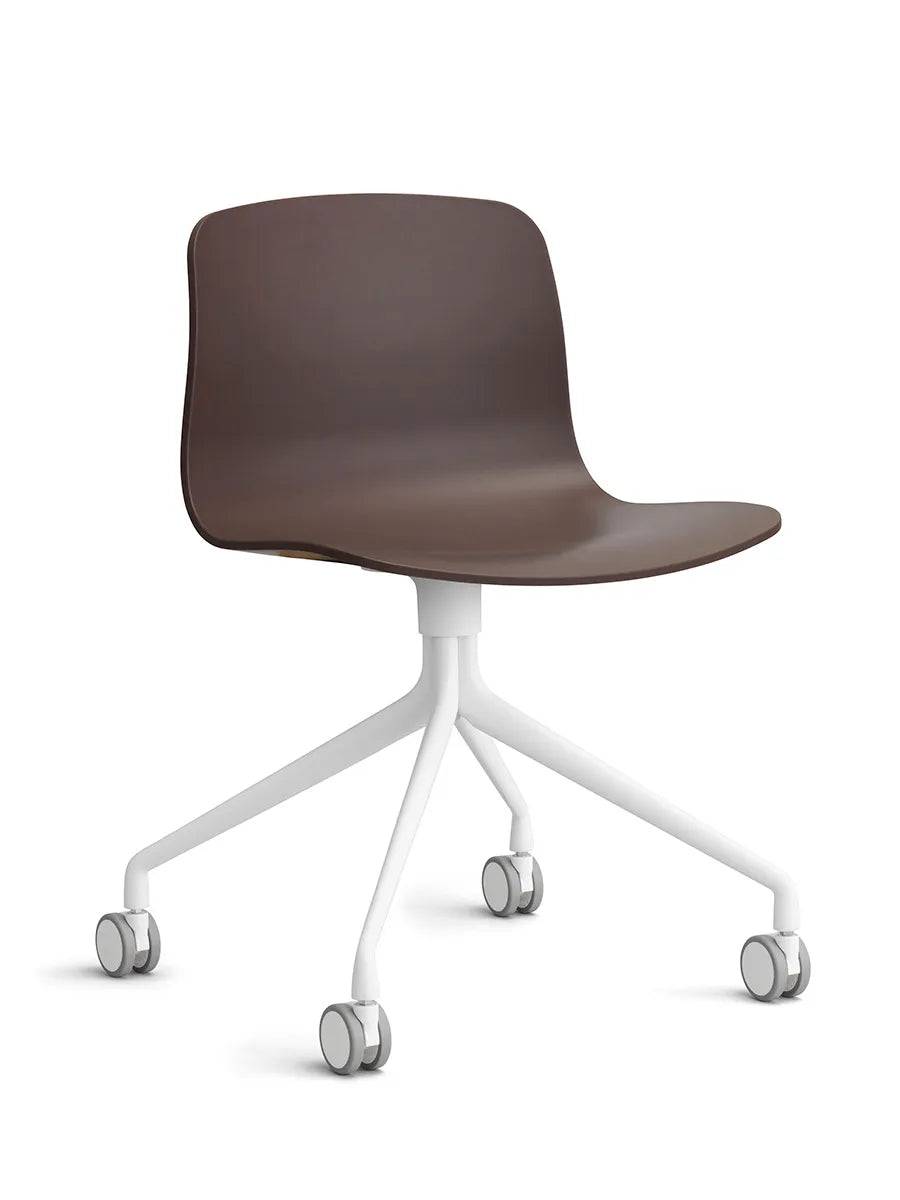 About a Chair AAC14 fra Hay Raisin / Hvid pulverlakeret aluminium - Jacobsen Plus